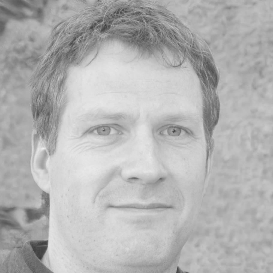 Julien Moreau - Formateur principal nail art chez corvanelius